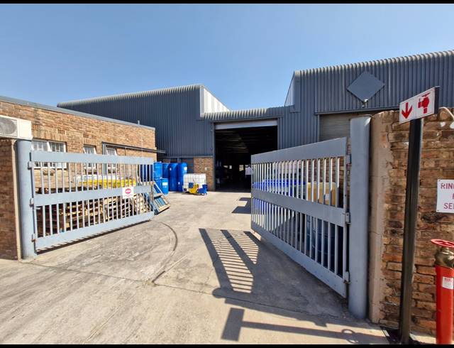 602M² WAREHOUSE TO LET IN JET PARK